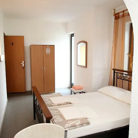 For 2 P. * Trogir