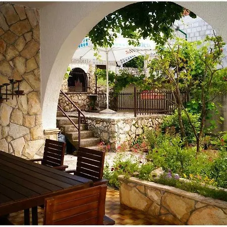 For 2 P. * Trogir